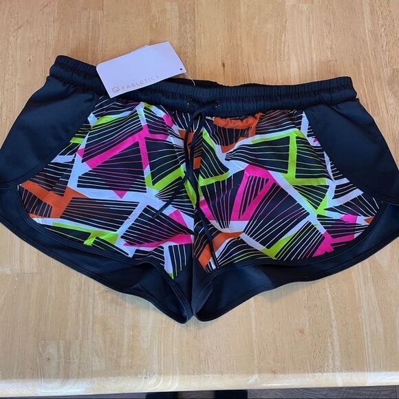Women’s Fabletics Carrie shorts size M - Picture 2 of 5